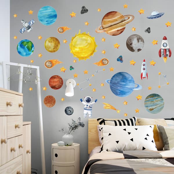4 tegnede farvede tegninger af universet, planeter, astronauter