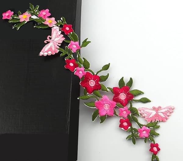 2 stk., Nye sommerfugleblomster broderede mærker, blomsterblonde