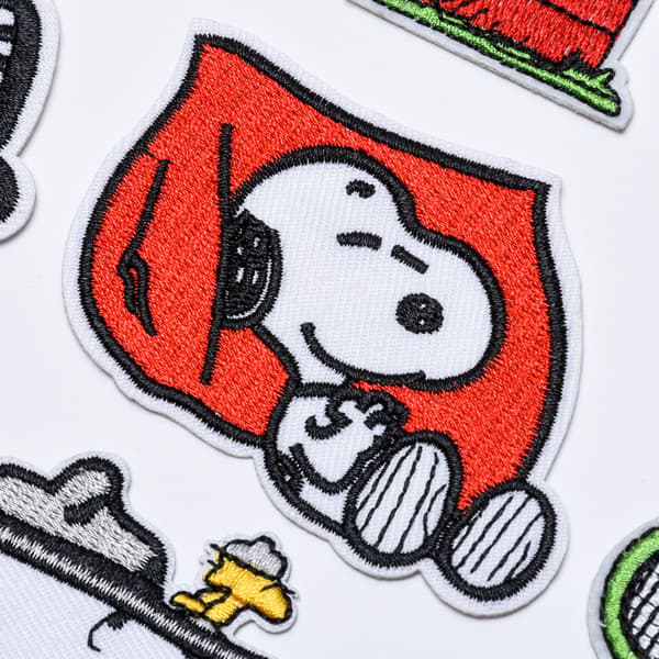 35 sorte og hvide broderede hvalpe-patches, broderet