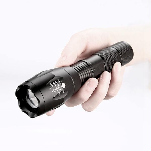 Enkel ficklampa, kraftfull LED-ficklampa, zoomladdning, superlång räckvidd, lämplig för utomhusbelysning, camping