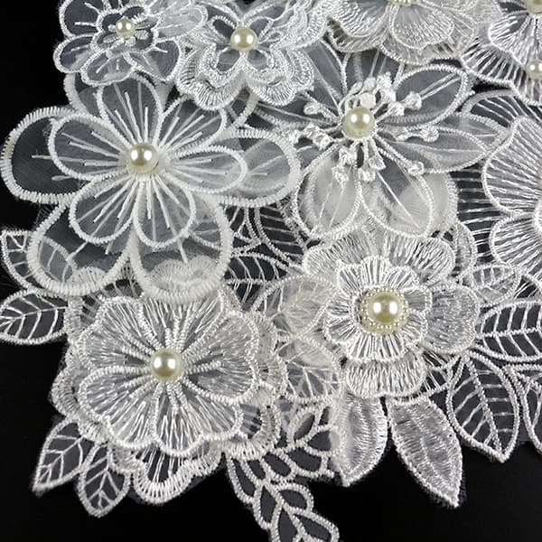 12 st Vita Broderade Spetsblomsterlappar för Dekoration