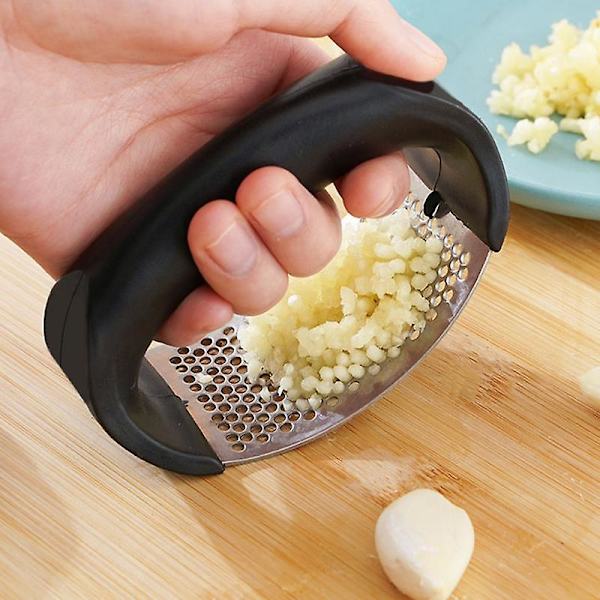 Multifunktionell Kvarn Slicer Rostfritt Stål O-formad Vitlök Ingefära Press Handhållen Kök Rullande Krossare Grönsaksverktyg