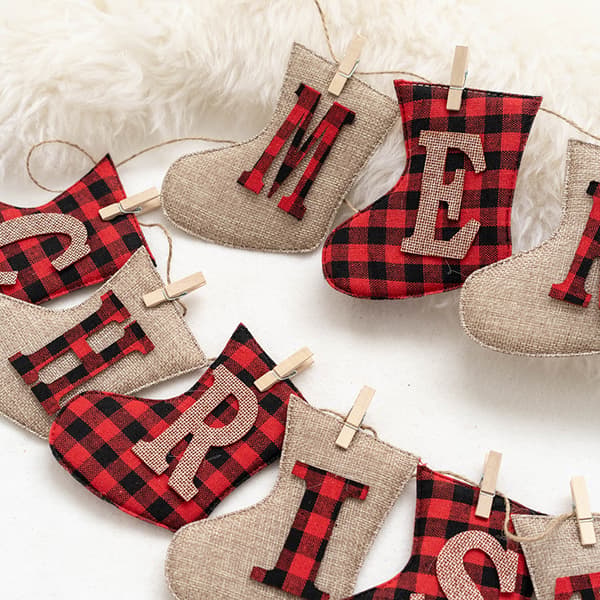 Glædelig Jul banner - julepynt i linnedsok