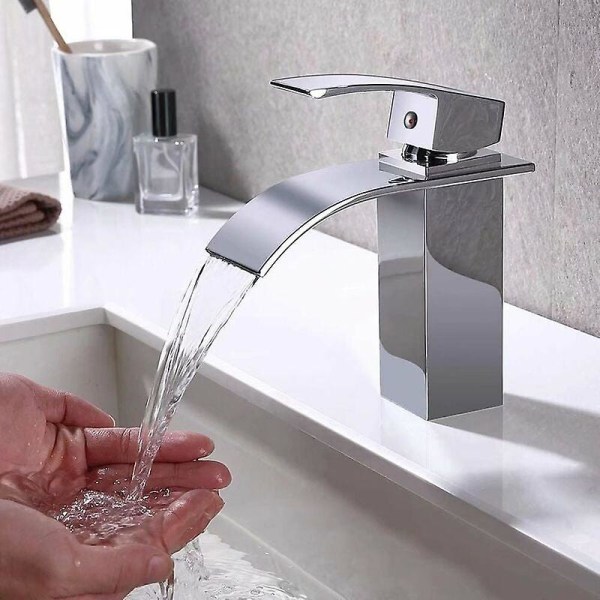 Badeværelsesarmatur, Moderne Design Af Cascade Faucet Vask, Holdbar Kobberventilkrop Design, Krombelagt Messing. Varmt Og Koldt Vand Tilgængeligt