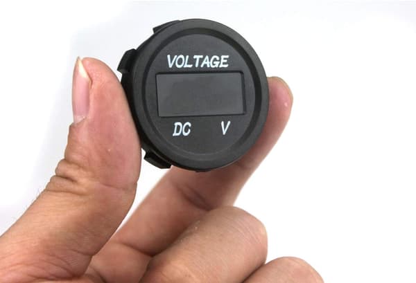 Universal Vandtæt LED Voltmeter Digital Display Voltmeter til Lastbil Auto Motorcykel DC 12V-24V (Grøn)