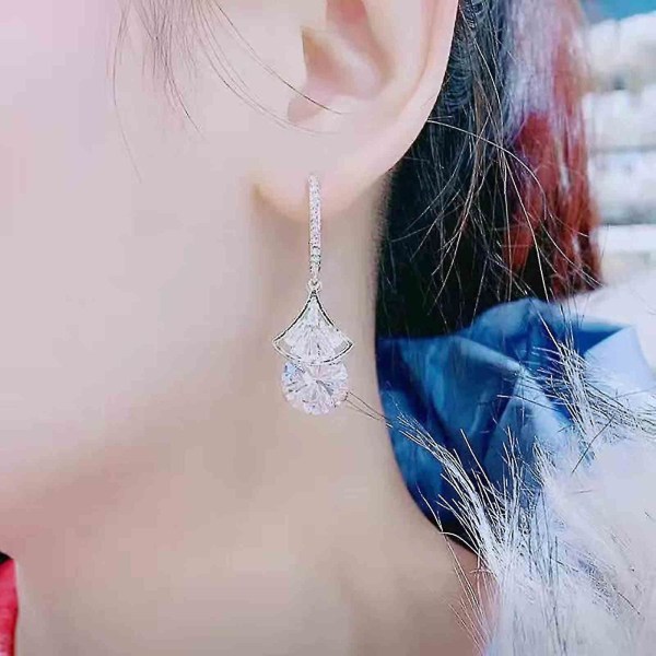 Mode Lyx Zircon Diamond Örhängen Elegant Scalloped Bling Zirconia Diamond Pendant Hoop Örhängen Dam Smycken (gyllene)