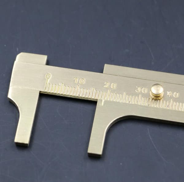 Vernierkaliper i mini-størrelse i messing (100 mm enkeltskala messinglinjal)