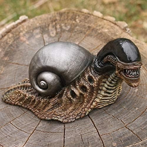 Ond mutant snegl pastoral ornament,