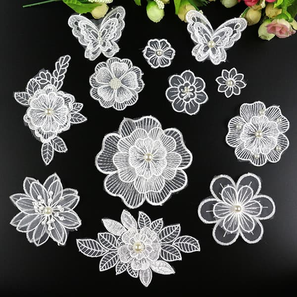 12 stk. hvide broderede blondeblomster-applikationer til dekoration