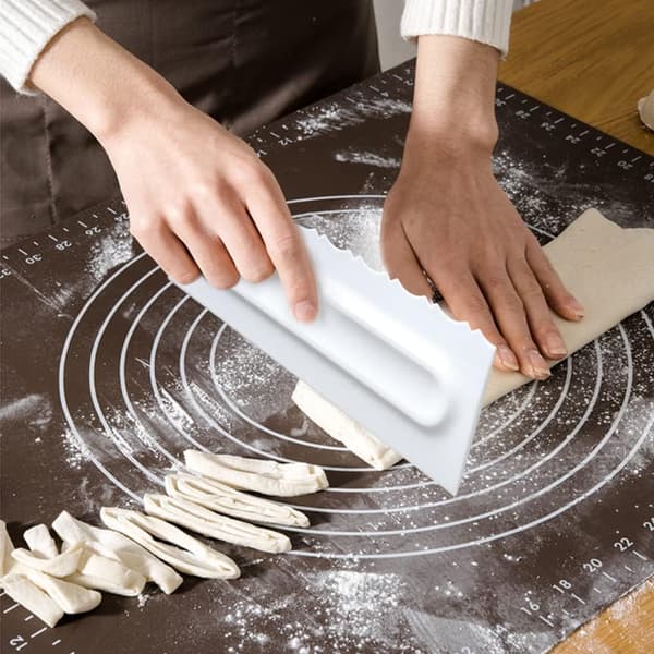 4-delt sett med kremkam plastskrape DIY kake modellering