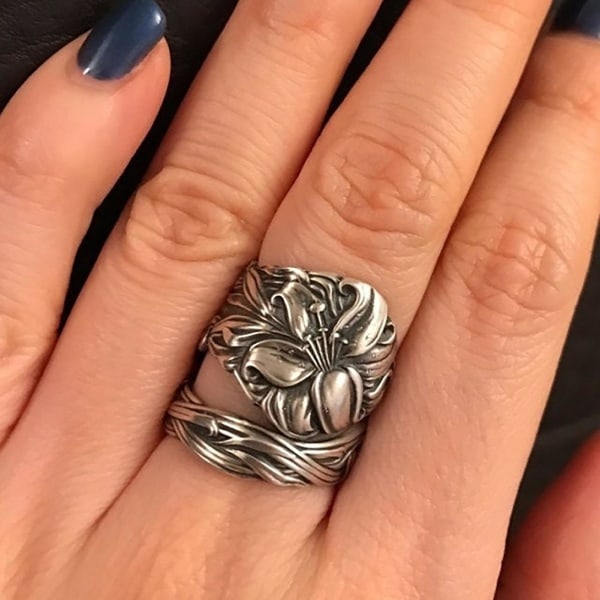 Justerbar All-matched Silver Färg Kvinnor Ring Handgjorda snidade blomma öppning Ring Smycken Accessaries