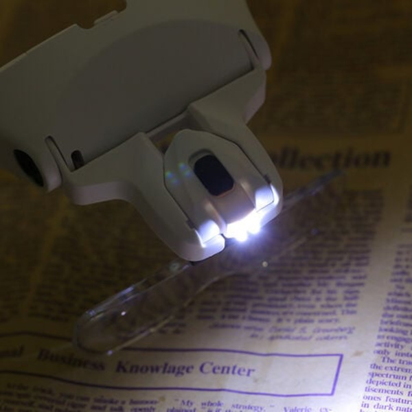 Etukehykselliset silmälasit LED-valolla, useita linssivaihtoehtoja ikääntyneille lukemiseen