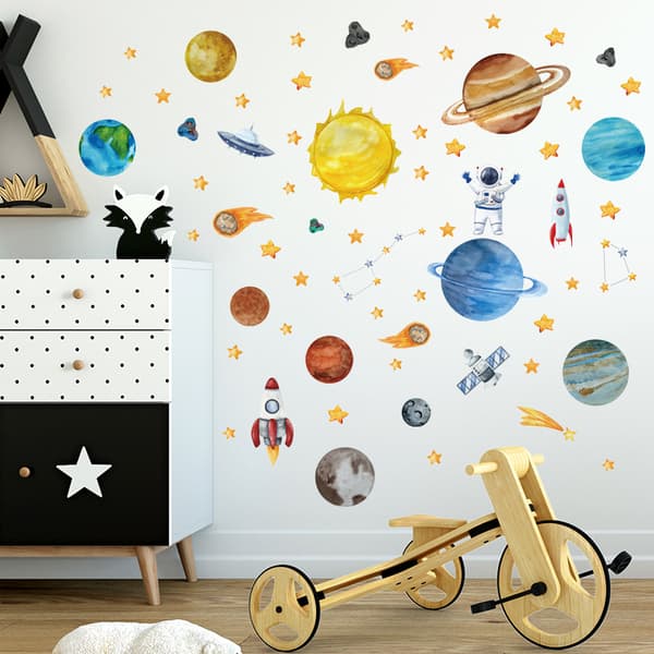 4 tegnede farvede tegninger af universet, planeter, astronauter