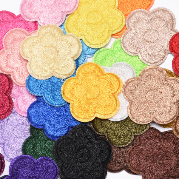 33 flerfargede plommebroderilapper, brodert applikasjon