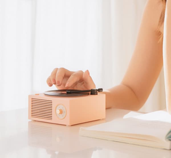 Atomisk vinyl Bluetooth-lyd, retro vinyl platespiller lyd, trådløs mini USB utendørsbrett til hjemmet (hvit)