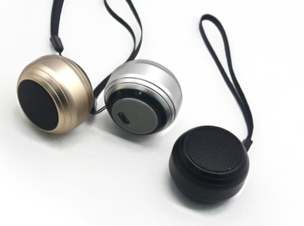 Mini Bluetooth-høyttaler, bærbar trådløs Bluetooth-høyttaler (den svarte)