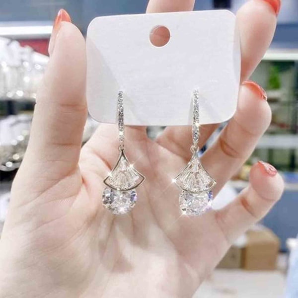 Mode Lyx Zircon Diamond Örhängen Elegant Scalloped Bling Zirconia Diamond Pendant Hoop Örhängen Dam Smycken (gyllene)