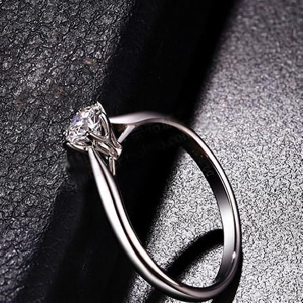 Elegant Ring med Seks Kløver i Cubic Zirconia-Legering for Fest Silver US 7