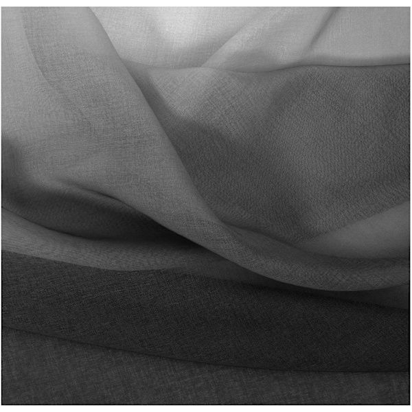Gardiner med mønster i transparent gradient (sort, 132*160cm, med perforeringer),