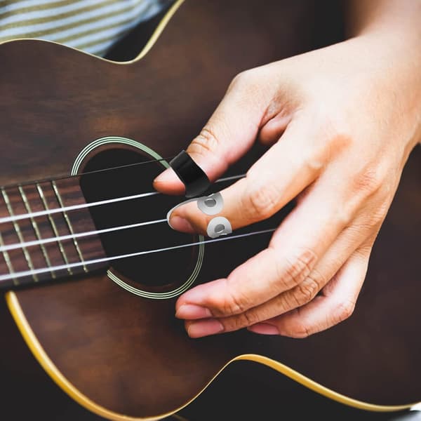 6-delars set med gitarrfingerplektrum, lämplig för akustisk gitarr