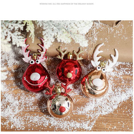 8 st julgransdekorationer hängen