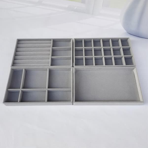 Fyra delar smyckeskrin, Smyckefack i flockad tyg Grey
