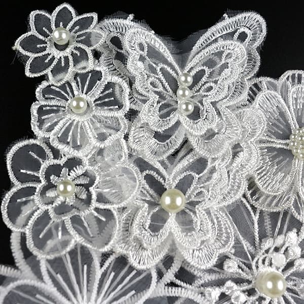 12 stk. hvite broderte blondeblomsterlapper for dekorasjon