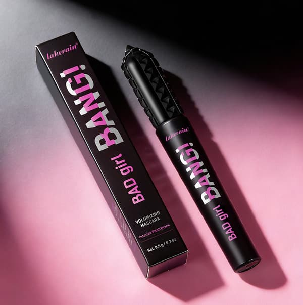 Ny volumengivende mascara, sort, smudsfri, forlængende og krøllende mascara.