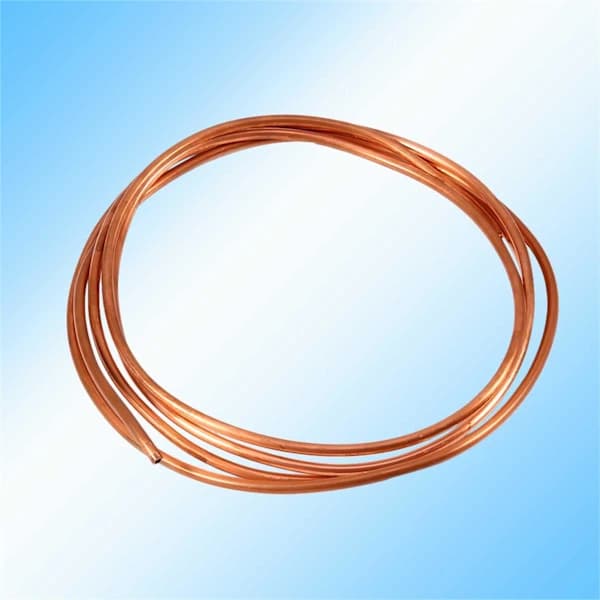 2 meter blødt kobberrør, 4 mm udvendig diameter, 3 mm indvendig diameter, brugt i køle- og rørsystemer.