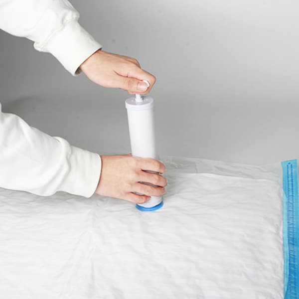 Tyhjiöpussin käsipumppu