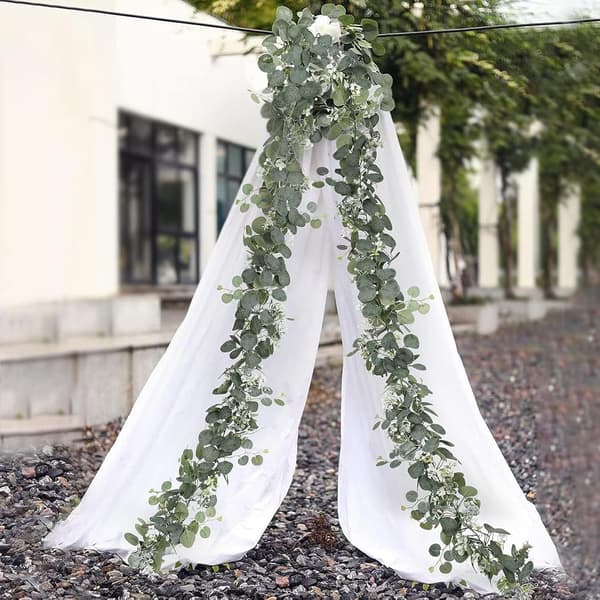 To kunstige eukalyptusbladkranser, hver 15 cm lang, med simulerte sølvmyntformede eukalyptusranker med hvite blomster. Egnet for bryllup
