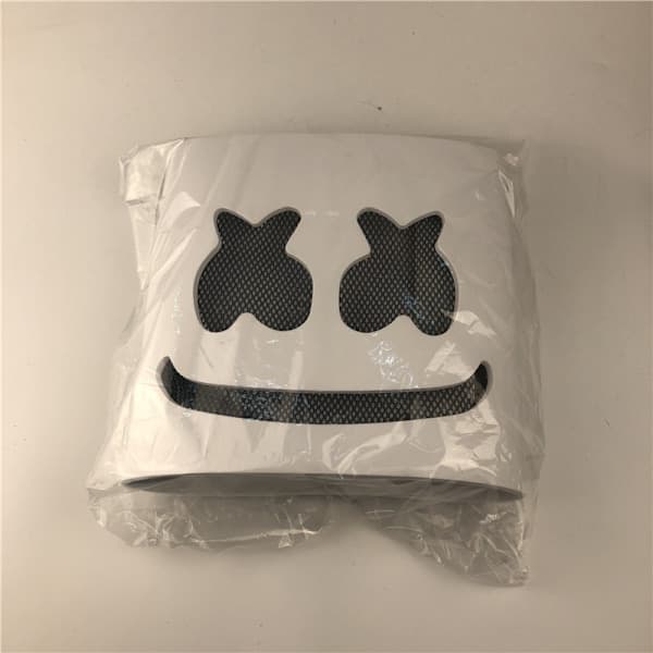 Marshmallow DJ-naamio valaisevalla baari-ilmapiirillä