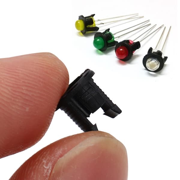 Musta muovinen LED-pidike 5 mm:n diodeille, 200 kappaletta