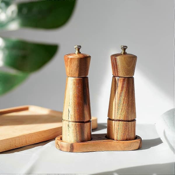 Salt- och pepparkvarnsbricka i akaciaträ, design som skyddar matbordet