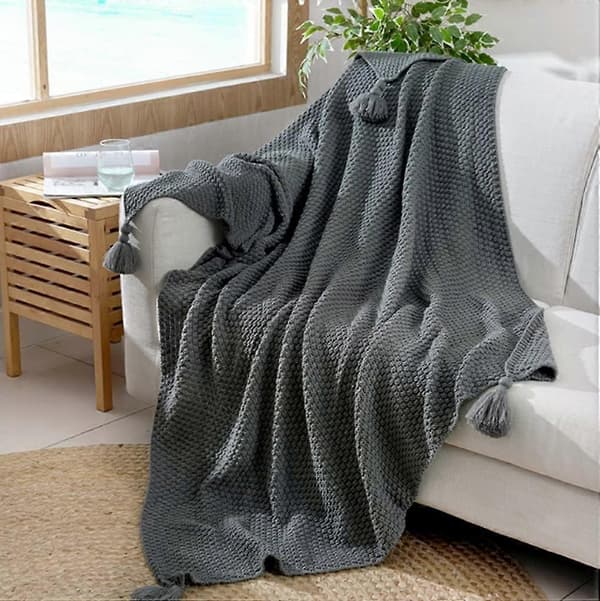 Nordisk Strikketeppe med Dusker 110x150cm Strikket Sofateppe for Kontorstol Sofa Alle Årstider (Grå)