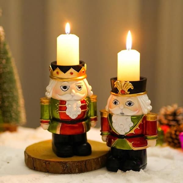 Julepynt til hjemmet, stuen, kontoret, festlig atmosfære, stearinlys