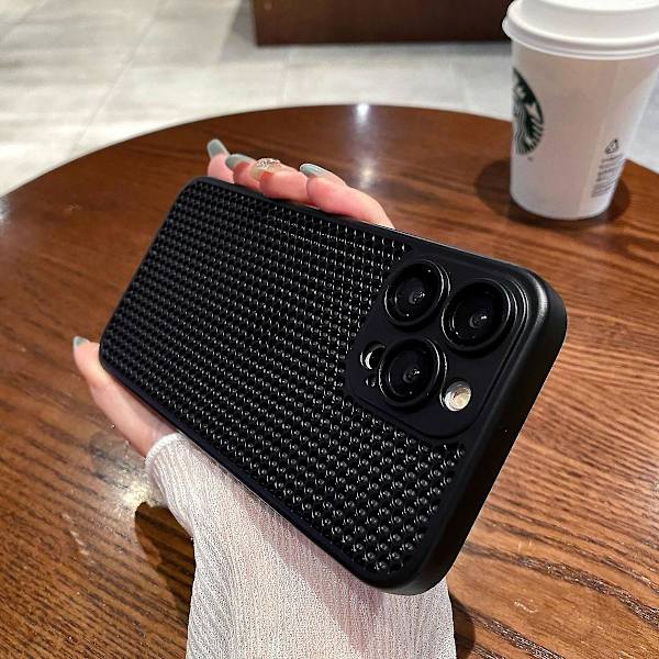Case kompatibelt med Iphone 15 Pro Max, Slim PC Värmeavledning Fint hål Stötsäkert cover med linsskydd Black For iPhone 15 Pro Max