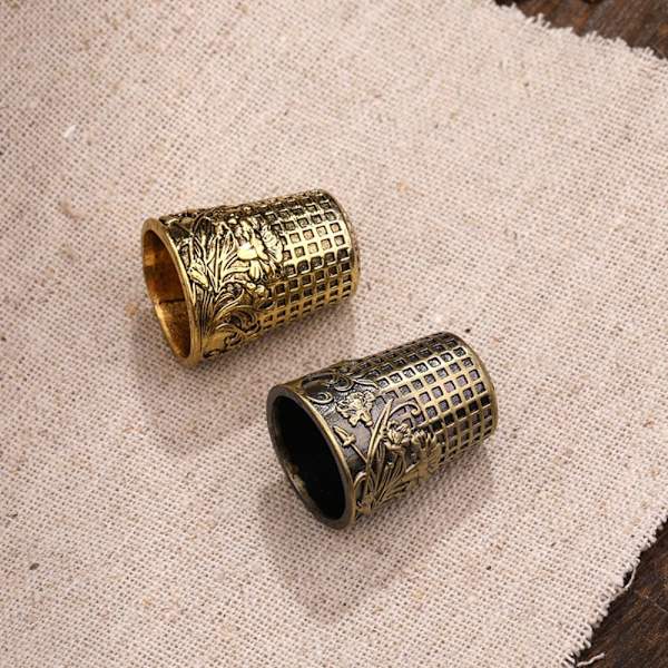 Retro sömnad fingerborg broderi fingerskydd RÖD ANTIK - on stock Red ancient