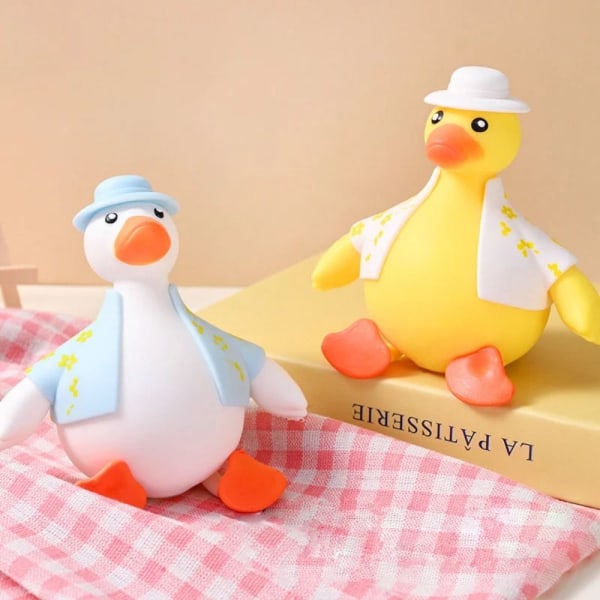Decompress Dress Up Duck Squeezing Toy KELTAINEN - varastossa yellow M