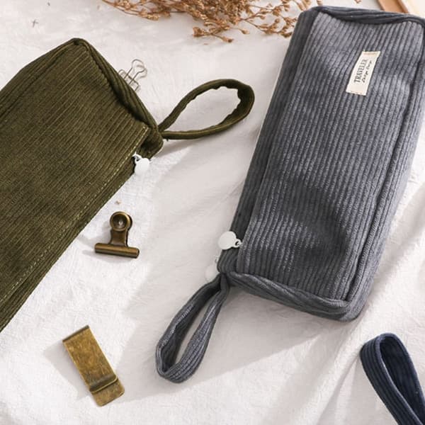Pennfodral Case RÖD - stock