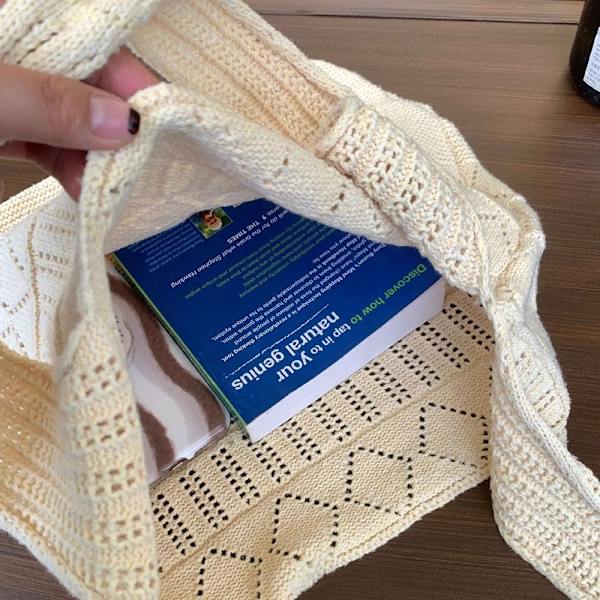 Damaxelväskor Virkad väska KHAKI - stock khaki