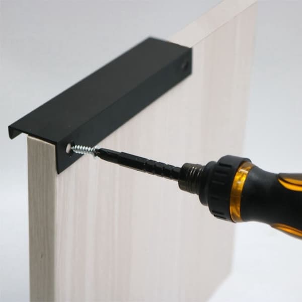 Hidden Hand Kaappi Pull MUSTA 120MM - varastossa black 120mm-120mm