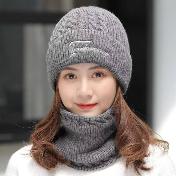 Knitted Beanie RED - spot ale red