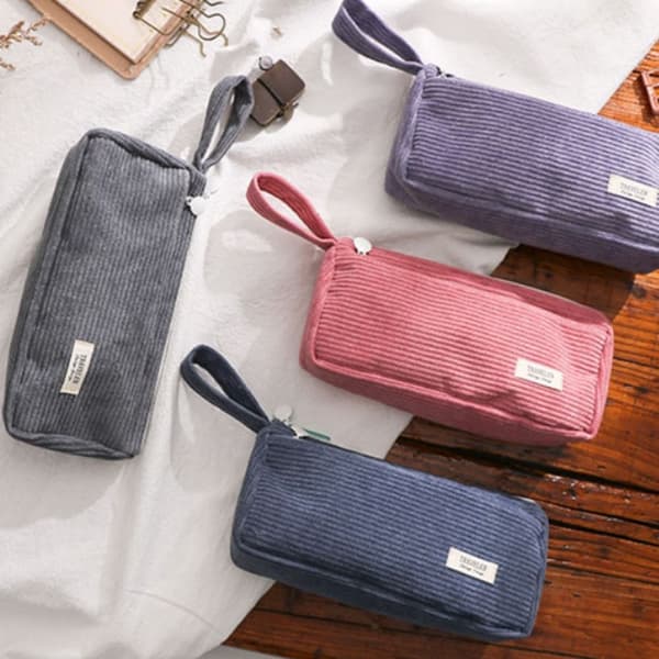 Pennfodral Case RÖD - stock