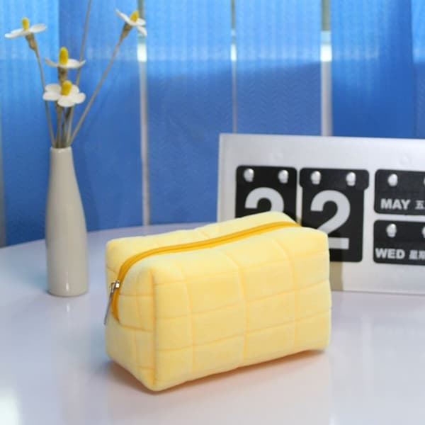 Case Stor pennväska GUL - high quality yellow