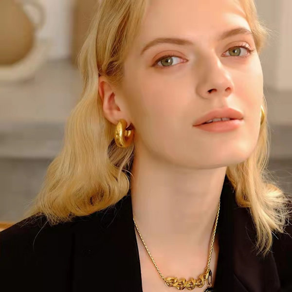 Hoop Earrings Korvapidikkeet GOLD B - varastossa gold B-B