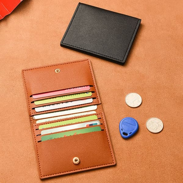Cardholder Bank ID Case MUSTA - varastossa black
