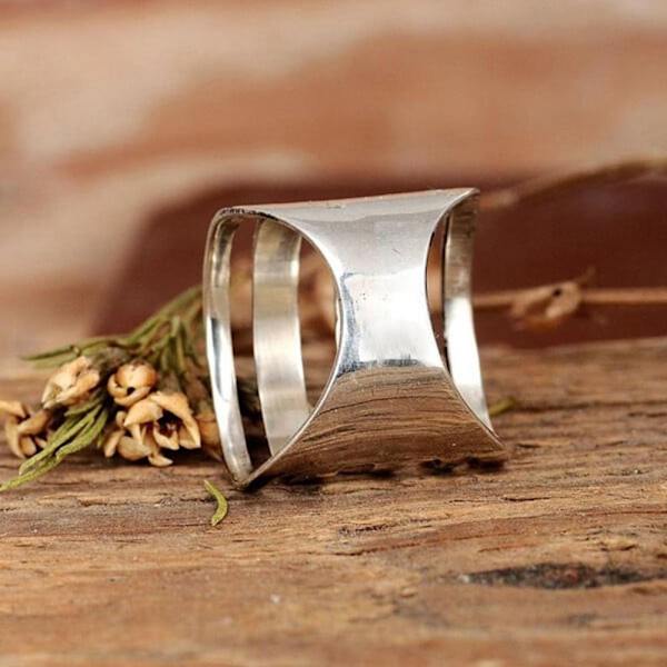 2 st genombrutna ringar snidade ring - high quality 7