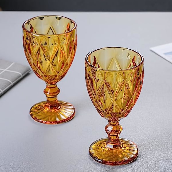 Färgade vinglas, glasbägare, vintagemönster präglat, färgat
