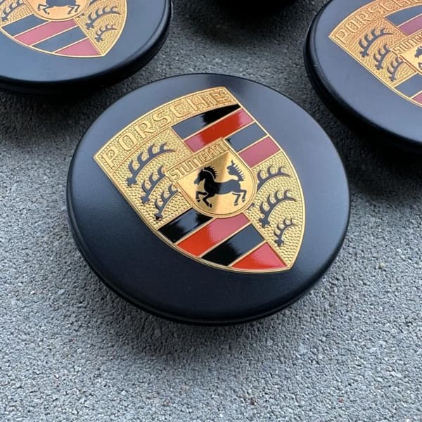 4 sorte buede Porsche hjulkapsler, 76 mm, med logo, farvematchende